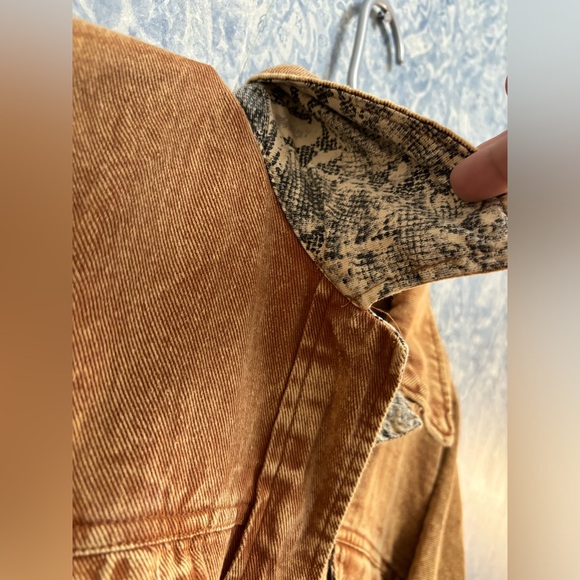 She + Sky Denim Snap Front Shacket Rust Tan Raw Hem Size Small - Picture 5 of 8
